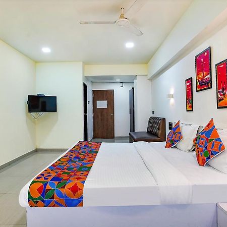 Fabexpress White House - Nr Midc Khargar Hotel Koparpada Bagian luar foto
