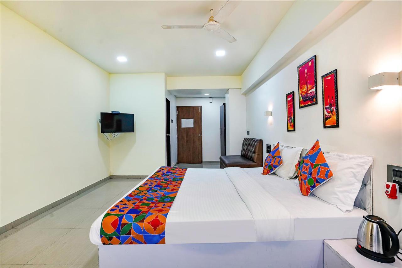 Fabexpress White House - Nr Midc Khargar Hotel Koparpada Bagian luar foto