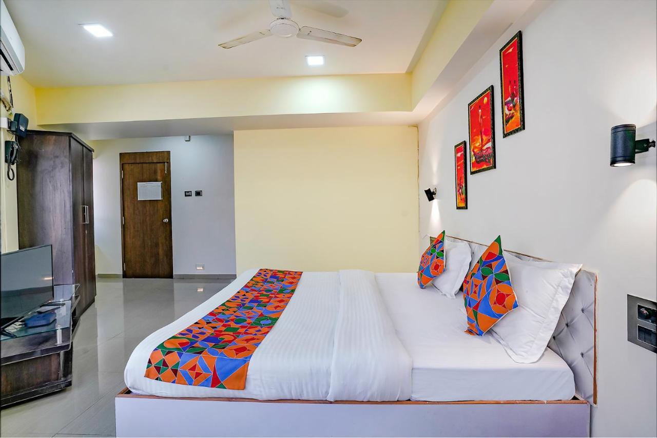 Fabexpress White House - Nr Midc Khargar Hotel Koparpada Bagian luar foto