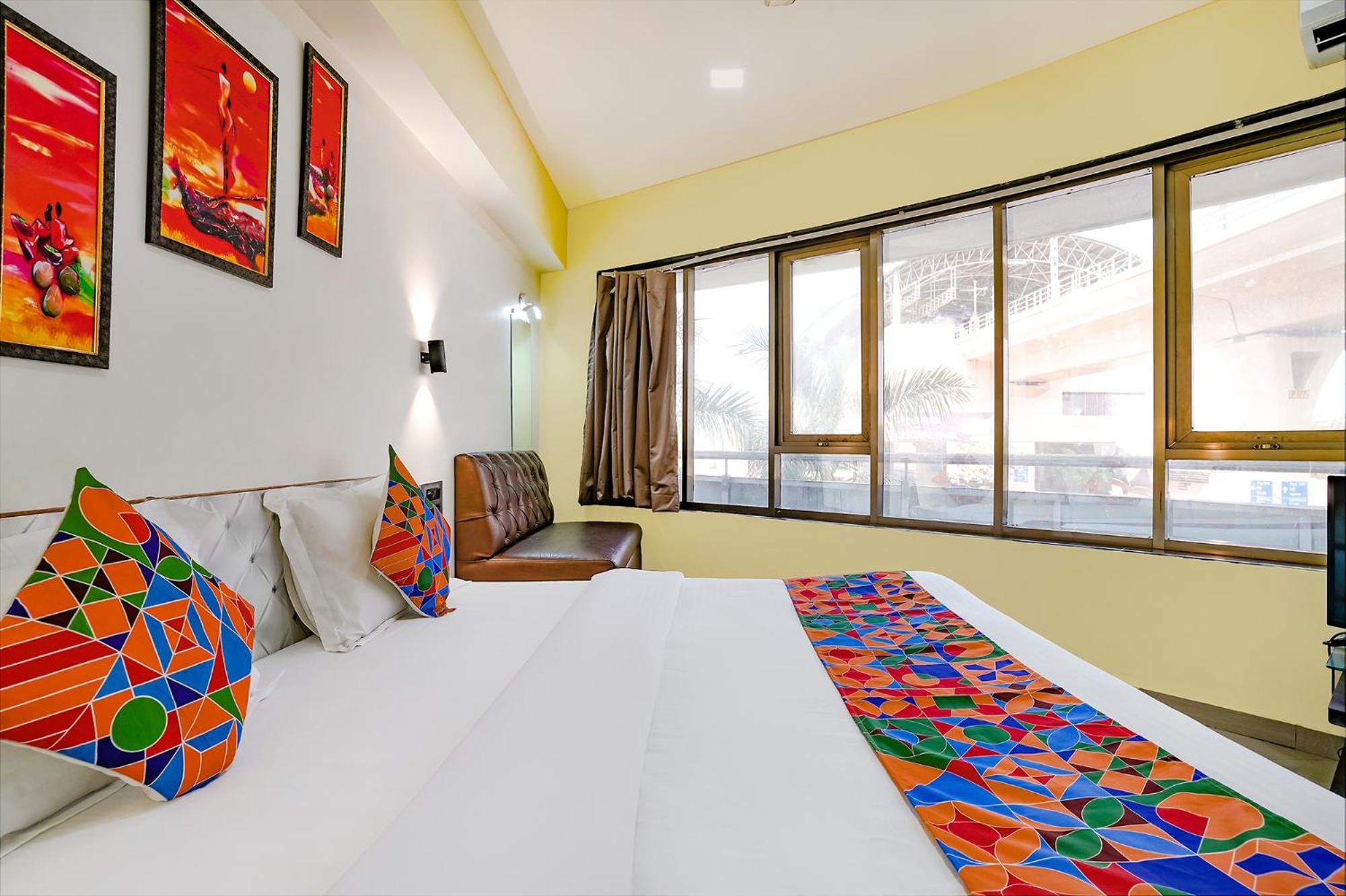 Fabexpress White House - Nr Midc Khargar Hotel Koparpada Bagian luar foto